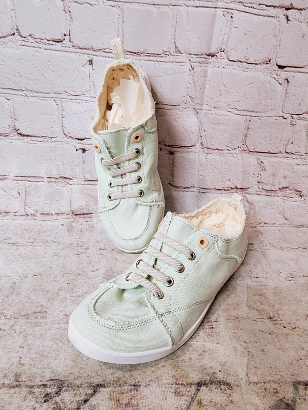 Vionic Women's Pismo Canvas Pastel Green Lace Up Sneakers Beachy 7.5
